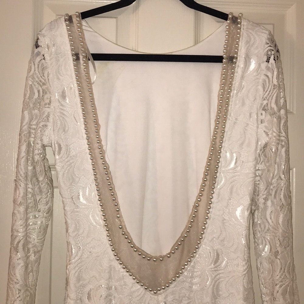 **Host Pick**💖 Gorgeous Lace Dress w/Pearl Detail - Picture 4 of 8
